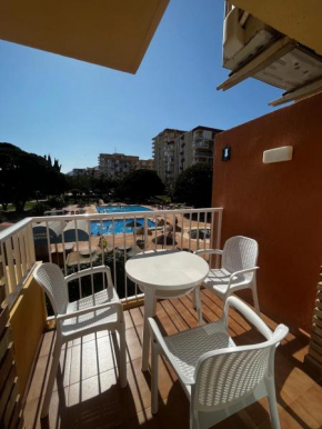 Acogedor estudio con piscina y vistas al mar